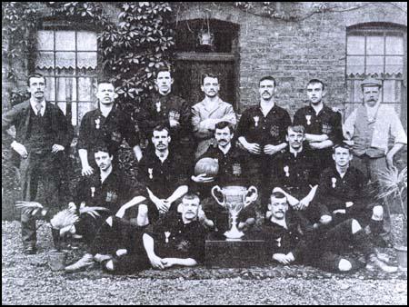 Thames Ironworks (West Ham) Retro Football Hoodie 1895 - Old School Football